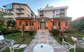 Guroal Holiday House